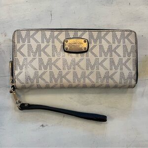 Michael Kors Monogram Jet Set Zip Around Wallet In Navy
